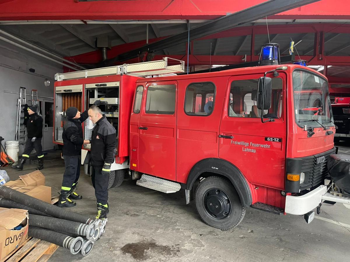Feuerwehr Lahnau spendet Fahrzeuge an die Ukraine